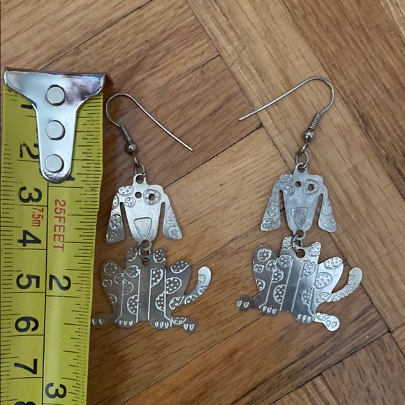 Cute dange dog figure earring, silver tone metal - Picture 8 of 10